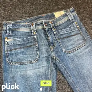 säljer mina diesel jeans som jag köpte på plick och gjorde om till bootcut och för att de är för små för mig. Så otroligt fina och i bra skick 💙