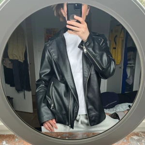 Skinnjacka - Skinnjacka mycket bra skick (immitation)