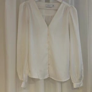 blus  - fin och stilren blus från vila, i fint skick! 
