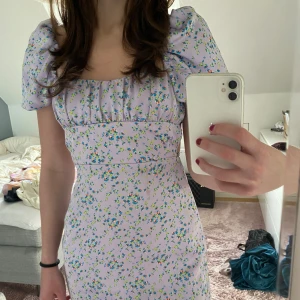 Zara klänning - Jättesöt sommarklänning från zara som bara använts en gång!