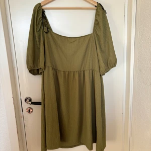 Puffsleeve klänning - Grön puffsleeve klänning
