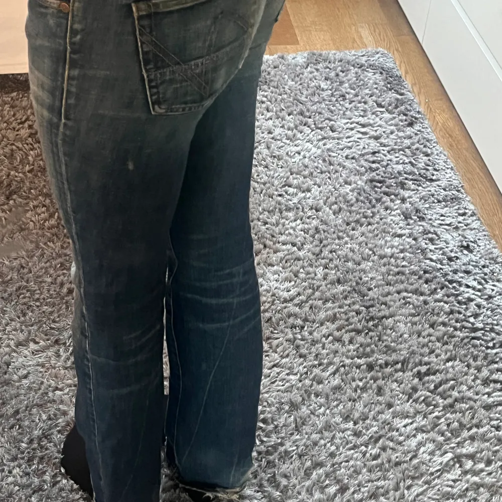 Sjukt snygga lågmidjade jeans från Nolita, säger då de inte riktigt kommer till användning . Jeans & Byxor.