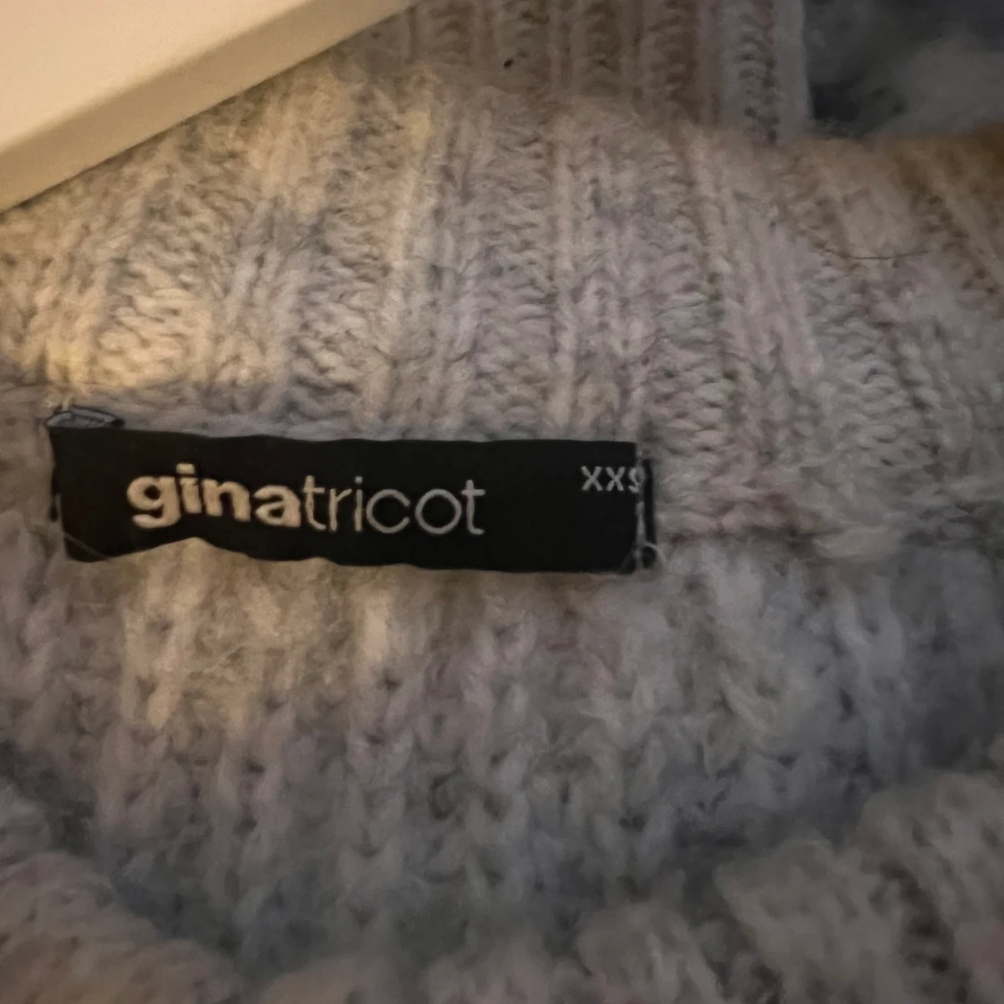 Stickad grå tröja  - 91