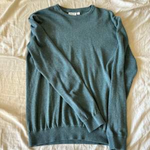 Hej säljer denna stickade tröjan från Kappahl, cond 10/10 använd 1 gång, nypris 599, storlek s
