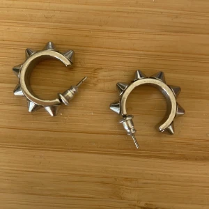 Edblad örhängen  - Säljer dessa trendiga Edblad örhängen