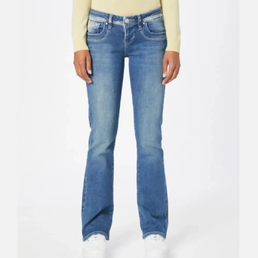 Är i bra skick men inte mycket använda pågrund av för stora. Jeans & Byxor.