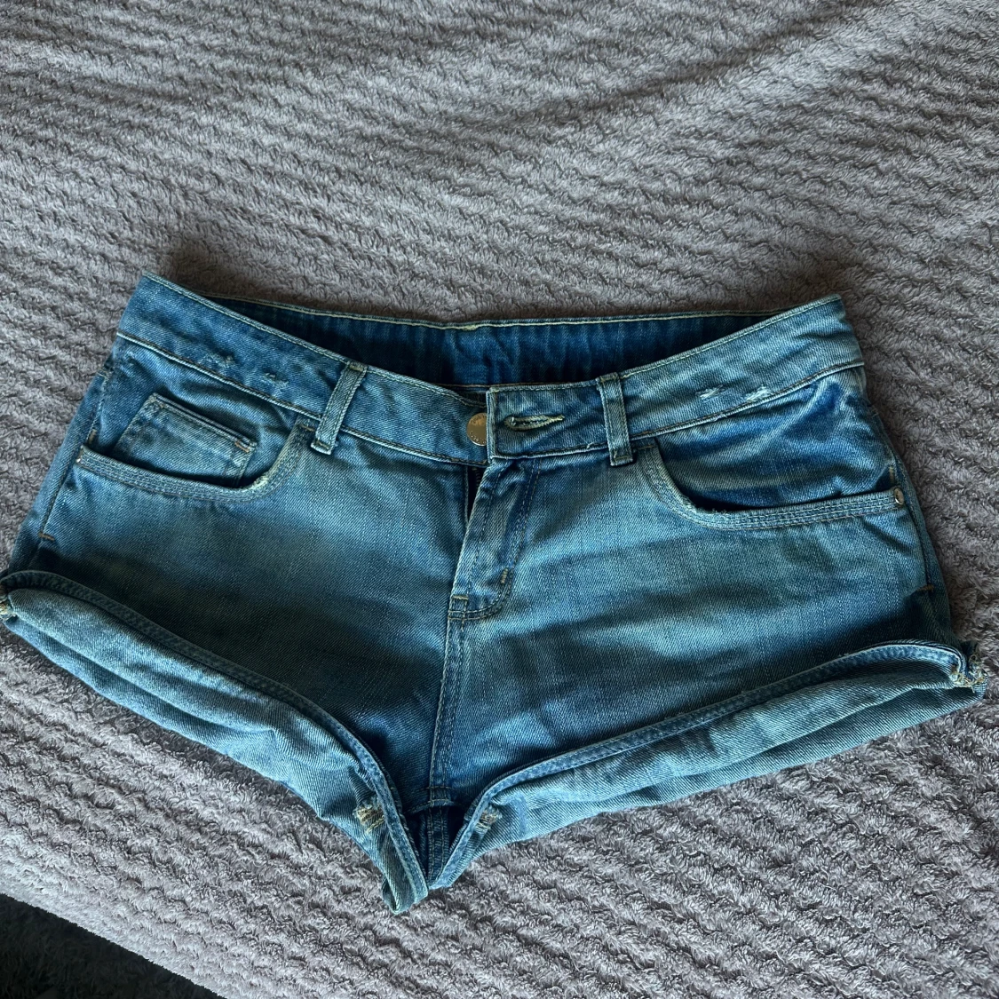 Lågmidjade jeansshorts