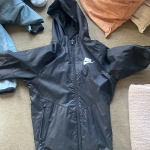 Nike jacka - Vindjacka, 158-170 cm.