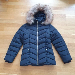 Kappahl vinterjacka - Använd men i fint skick.