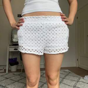 Söta vita shorts från bershka 🩷