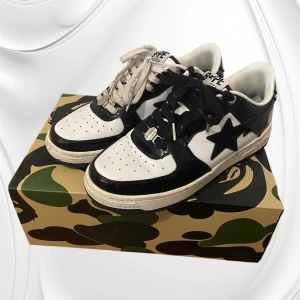 Bape skor - Använda, skick 8/10🧼. Säljer för dem inte används längre. Feta skor inför sommaren istället för AF1🔥. För fler frågor kom pm!!