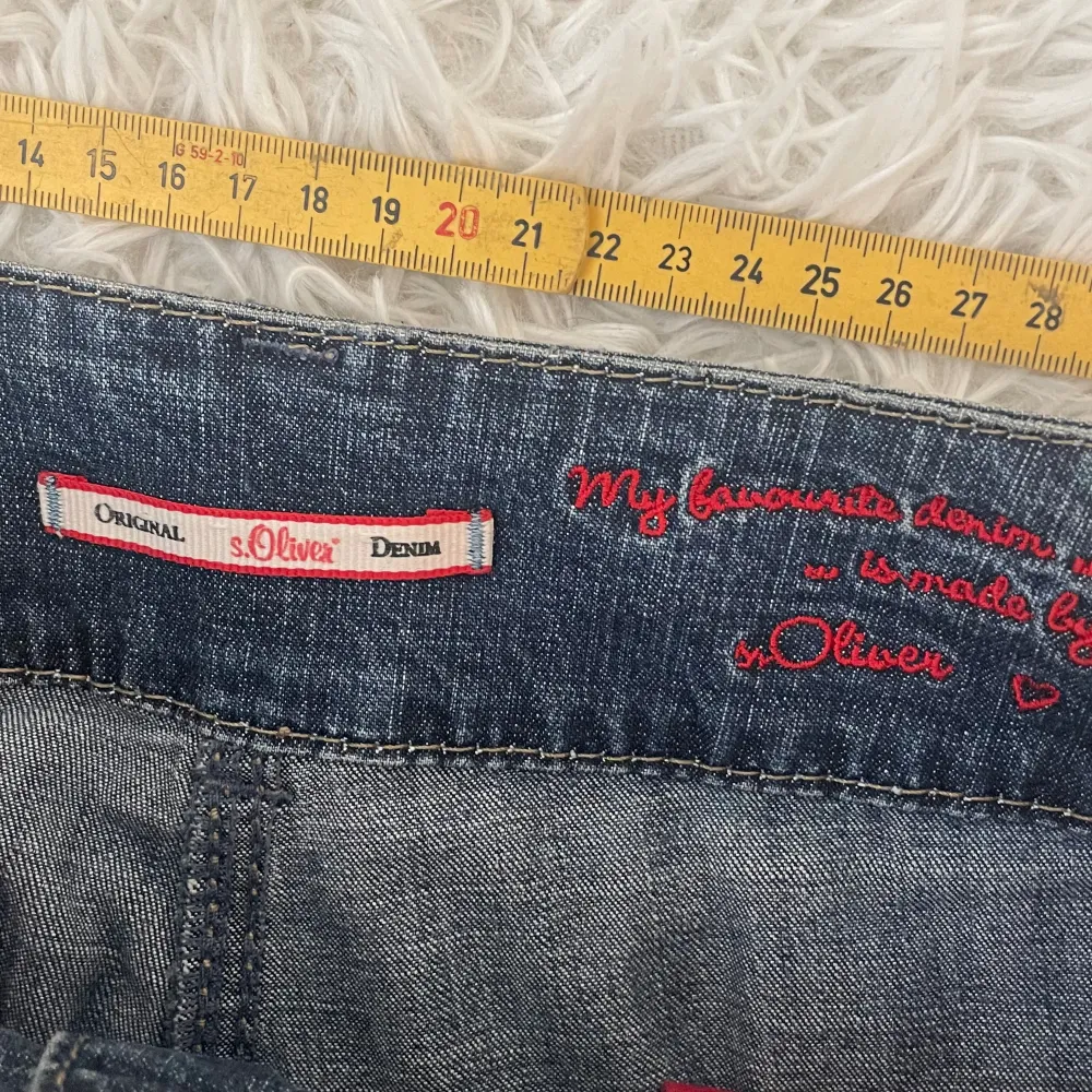 Jätte fina lågmidjade straight jeans. Köpta på Plick. Säljer dom pga att dom är förkorta. 💞💞. Jeans & Byxor.