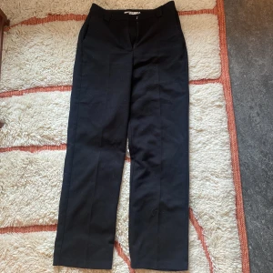 Kostymbyxor - Dessa kostymbyxor från NA-KD är för korta på mig men sitter annars jättefint. 