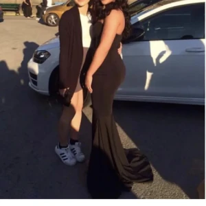 Balklänning svart  - Storlek 36 Formas efter kropp (åtdragen) Kort släp  