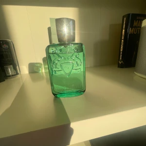 Parfums de Marly greenley 125 ml - Den perfekta sommar doften☀️🌴🍏 Ungefär 115 ml kvar  Ny pris ca 3000kr Priset är ej hugget i sten!