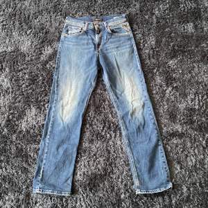 Säljer nu mina replay jeans som är i mycket fint skick! Det är storlek 14 years men passar även 160-170! Inga defekter på byxorna och dem passar perfekt nu till sommaren! Om ni har någon minsta lilla fundering är det bara att slå en signal!😃✅ 