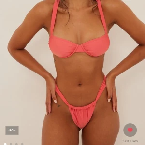 Bikiniset  - Bikiniset från NA-KD som aldrig är använda pga trosorna var för stora. Lapp finns kvar på båda. Överdel storlek 70-75B och underdel s💕