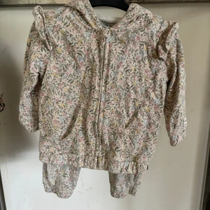 Newbie set storlek 74 - Hoodie och byxa från Newbie i storlek 74