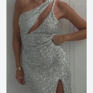 Balklönningu - Så jävla fin, men funderar på att byta balklänningen! Så kollar om ngn är intresserad