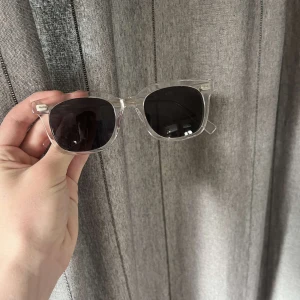 monten solglasögon  - Monten solglasögon, använda sparsamt! Nypris 800 kr!😊