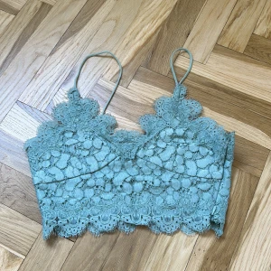 Linne - Linne i spets från Hm, stl 34, dragkedja på sidan. 