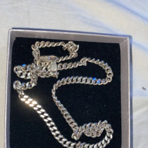 Kedje halsband - Inget fel med den, int använd så mycke 7 av 10 kvalite