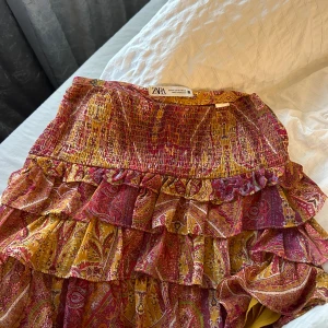 Zara volangkjol - Super fin volangkjol från zara. Storlek xs