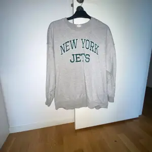 En sweatshirt från H&M! Kommer aldrig till användning! Väldigt oversized 