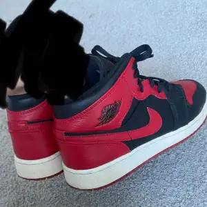 Säljer mina röda Jordan 1 i storleken 39❤️