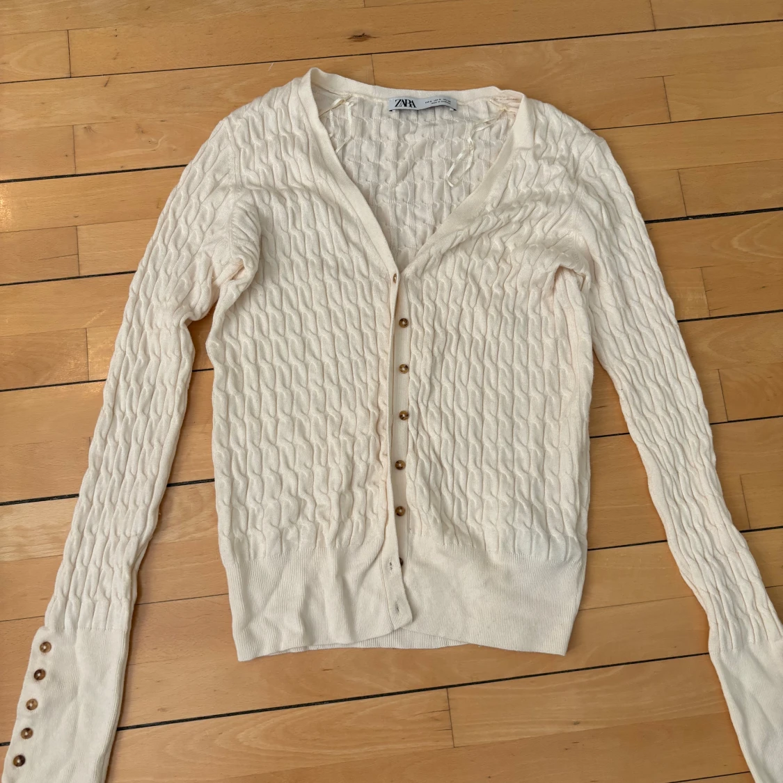 Kabelstickad kofta - 90