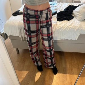Pyjamasbyxor från Nelly - Köpta för några år sedan men är fortfarande i fint skick, inga defekter. 