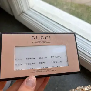 Gucci nagelstickers i olika färger och mönster, jättesöta.