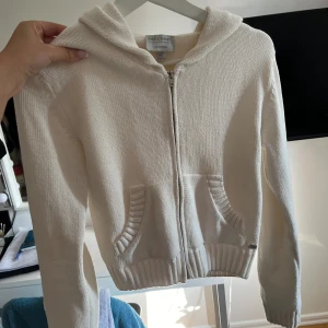 Stickad kofta - Såå fin stickad kofta! Knappt använd