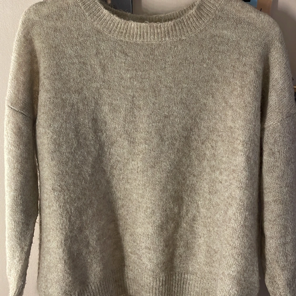 Stickad beige tröja 