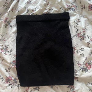 stickad minikjol - stickad minikjol helt oanvänd 