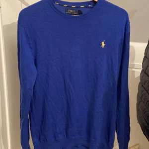 Ralph Laurent tröja - Tja! Nu säljer jag denna snygga Ralph Laurent tröja som är i topp skick 10/10. Hör gärna av dig ifall du undrar något👍