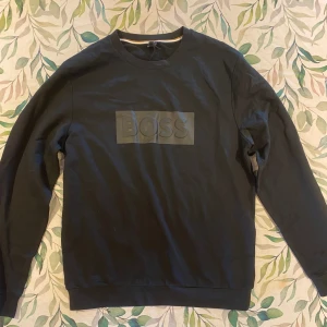 Hugo boss sweatshirt  - Hugo boss sweatshirt, aldrig använd taggen fortfarande på, nypris 1200