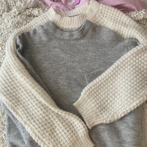 Stickade tröjor  - Jätte fina stickade tröjor från lager 157. Inga defekter!  Båda för 100kr eller en av dem för 50kr💞