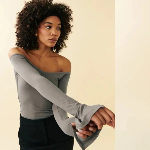 Gina Tricot topp - Topp från Gina Tricot. Oanvänd, färg: grön ish. Säljer för 100kr. 