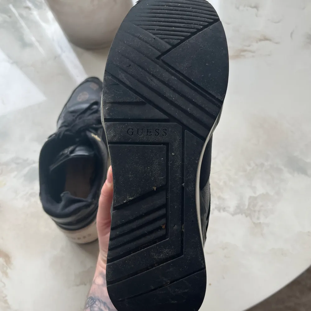 Sneakers med liten kilklack Jätte fint skick . Kengät.