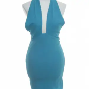Jätte snygg blå cocktail klänning som tyvärr är för stor! Original priset ligger runt 400-500kr 💕