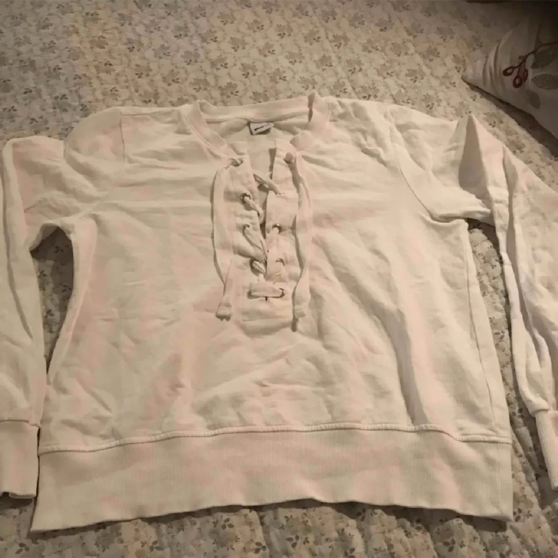 Tröja med snörning  - 90