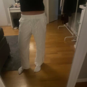 Linnebyxor - Säljer vita linnebyxor då dom blivit för korta💗
