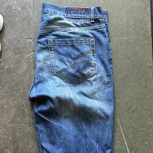 Dondup jeansshorts - Tja säljer dessa Dondup shortsen som är sköna till sommarn inga defekter som nya hör av vid funderingar!