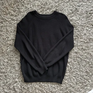 Stickad tröja  - Säljer denna väldigt sköna stickade tröjan ifrån ZARA | bra skick | strl L, sitter som M | mitt pris 199 kr 