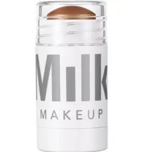Intressekoll på mitt milk makeup-stick i färgen ”baked”💖Använd ett fåtal gånger, säljer eftersom jag har andra bronzertstick jag använder mer🤗hör av er om ni har frågor eller är intresserade av att köpa!🙏🏻❤️köpte för 279kr