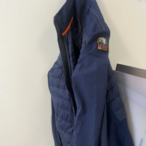 Parajumpers hybrid herr Stl S - Sparsamt använd 2, stl S.  Vid snabb affär kan pris diskuteras