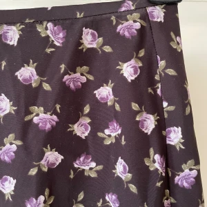 Blommig kjol - Köp bet frakt