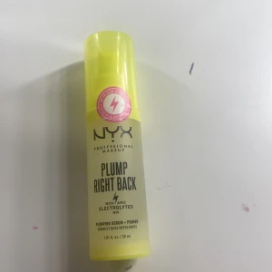 Nyx primer helt ny säljer på grund av att jag råka beställa 2st - Bra och sitter ganska länge älskar den pris kan diskuteras ❤️