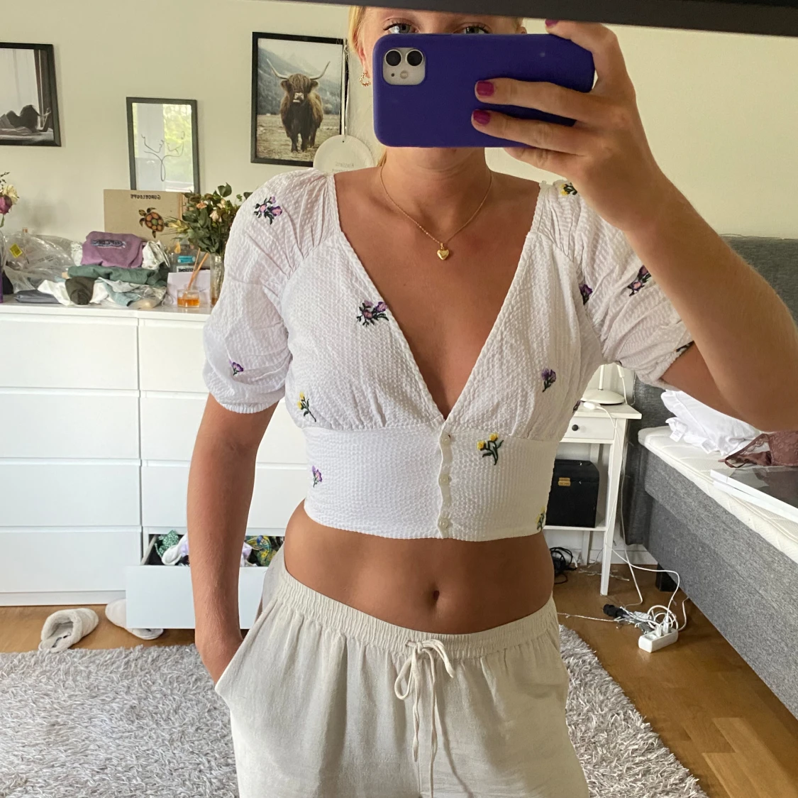 Vit blus med blommor - 90